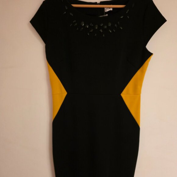 Dress - Picture 1 of 3